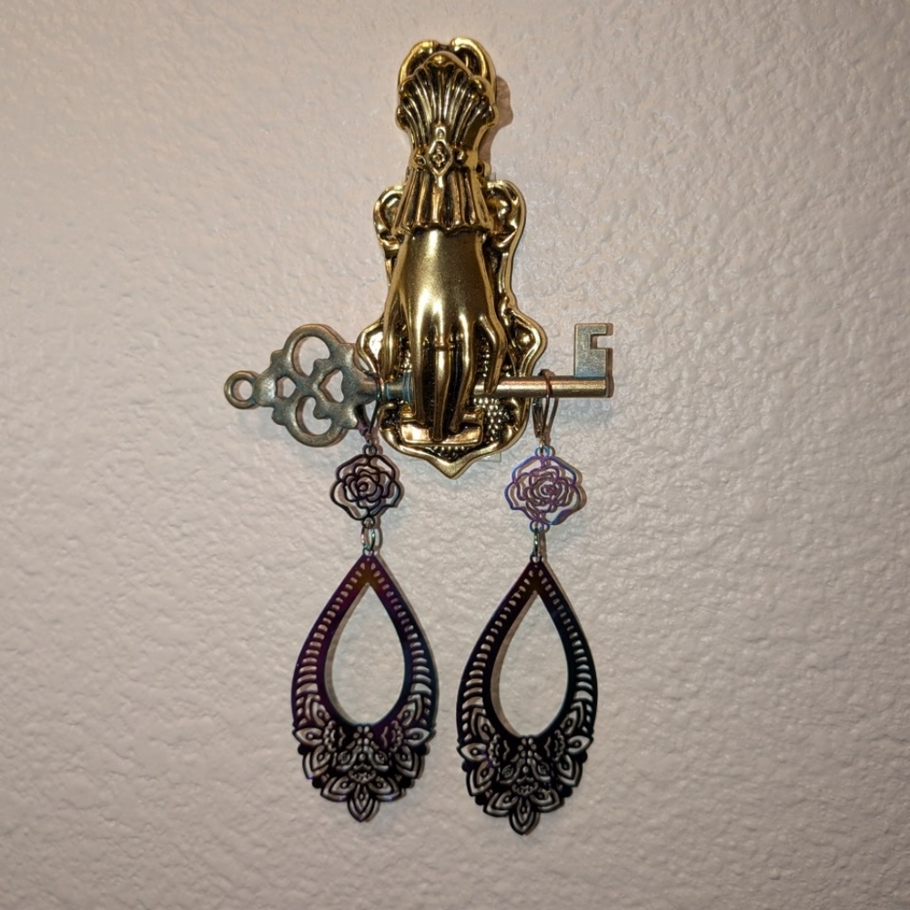 Elegant Black and Gold Teardrop Earrings